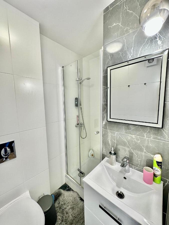 Platinum Metro X2 Wifi 350 Mbs Netflix Hbo Appletv Appartement Warschau Buitenkant foto